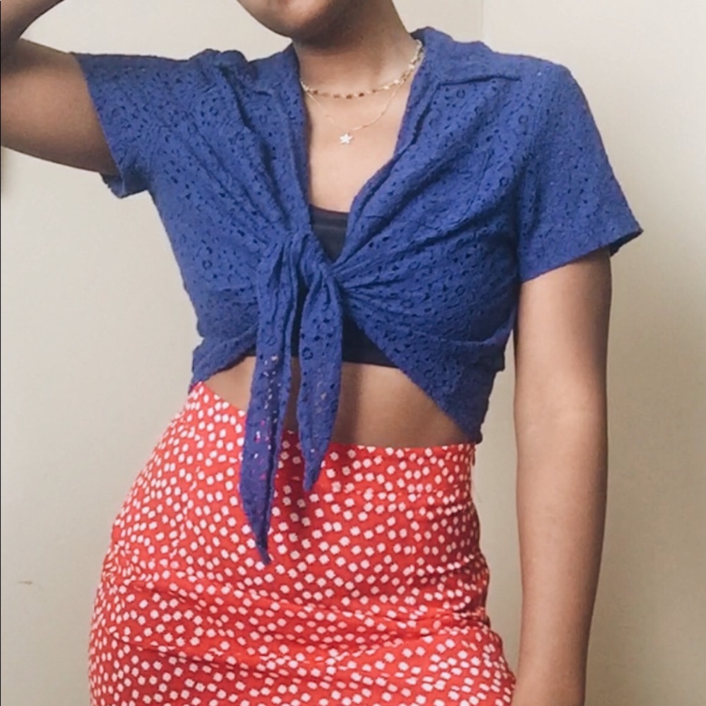 Blue cropped patented top